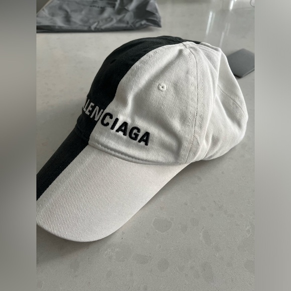 Balenciaga 50/50 Black and White Baseball Cap - Picture 3 of 8